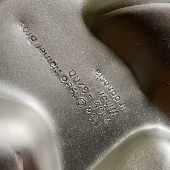 Vintage 96 Wilton Bugs Bunny Running Cake Pan 2105-3200 - Picture 2 of 8